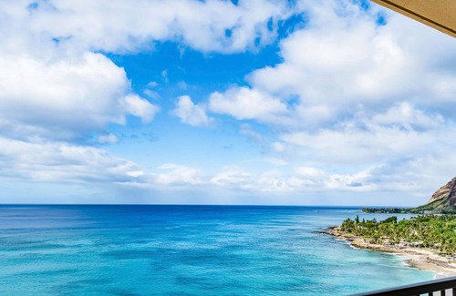 Makaha Condominio | Corner Oceanfront 1BR Condo w/ Panoramic Views