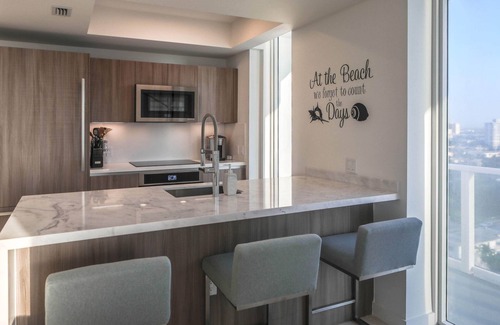 Central Beach Condominio | Ático en esquina, a pocos pasos de la playa.