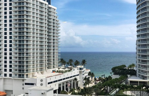 Central Beach Condominio | Ático en esquina, a pocos pasos de la playa.