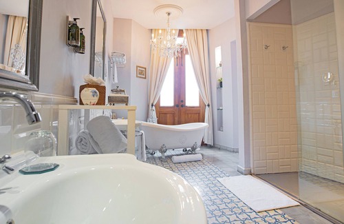 Casco Viejo Hotel | Corner Suite: Espacio, Confort y Elegancia Atemporal