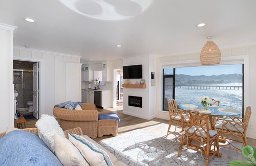 Cayucos Condominio | Corner Unit Oceanfront Condo