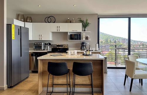 San Salvador Apartamento | Corner view of Volcano and City, 3BR Stunning Views 45 Min to Beach