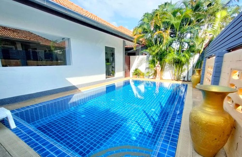 South Pattaya Villa | Villa de 4 dormitorios en esquina cerca de la calle peatonal y playas