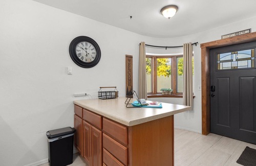 Red Lodge Casa | Cornerstone- Dog Friendly, Hot Tub, Wi-Fi on Broadway