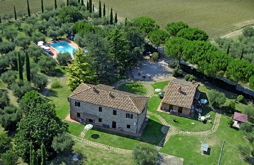 Castiglione del Lago Apartamento | Cornflower apt with shared pool, Castiglione del Lago, Italy