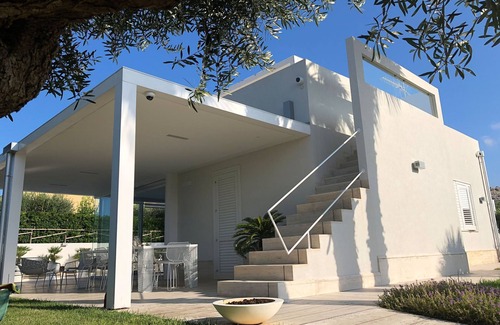 Custonaci Villa | Cornino Beach villa, Alquiler villa siciliana, Villa en alquiler Sicilia