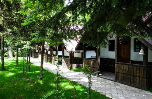 Pitesti Complejo | Cornul Vanatorului Bungalows