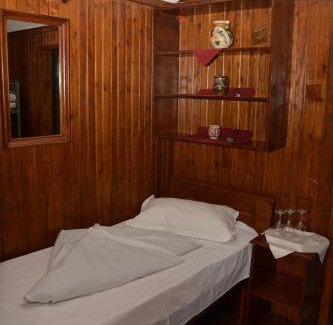 Pitesti Complejo | Cornul Vanatorului Bungalows