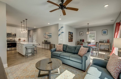 Monteray Shores Casa | Corolla Mode | 5280 ft to the beach | Private Pool and Community Pool