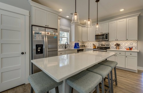Monteray Shores Casa | Corolla Mode | 5280 ft to the beach | Private Pool and Community Pool