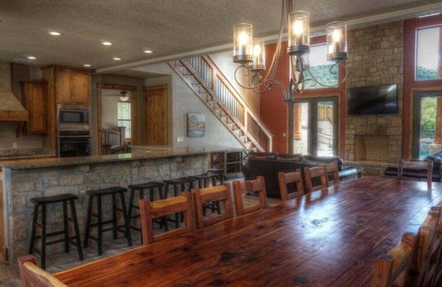 Concan Casa | Corona del Rio @ Frio Premier Rental Homes