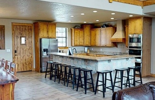 Concan Casa | Corona del Rio @ Frio Premier Rental Homes