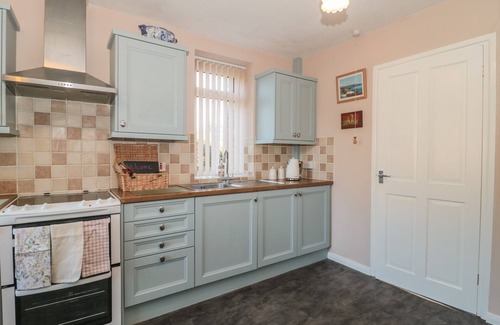 Weston-super-Mare Cabaña | CORONATION COTTAGES NO.2, character holiday cottage in North Worle