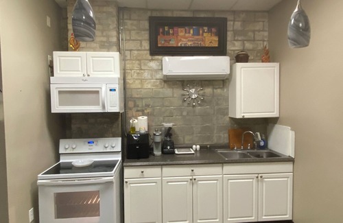 McComb Apartamento | Corp/Executive SHORT TERM Beautiful 1940;s Art Deco NEHI bottling GATED PARKING