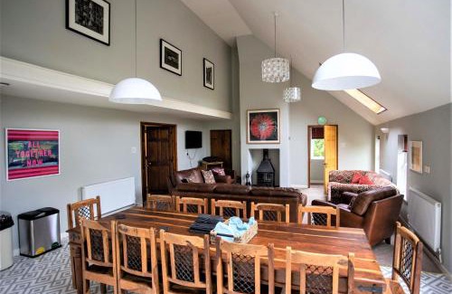 Llanfyrnach Casa | Corporate and Business Events and Away Days - Wellstone Cottages - Sleeps 24