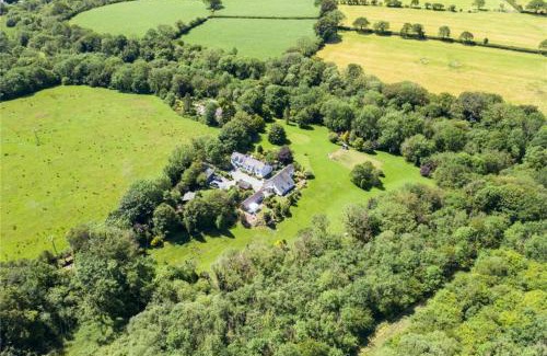 Llanfyrnach Casa | Corporate and Business Events and Away Days - Wellstone Cottages - Sleeps 24