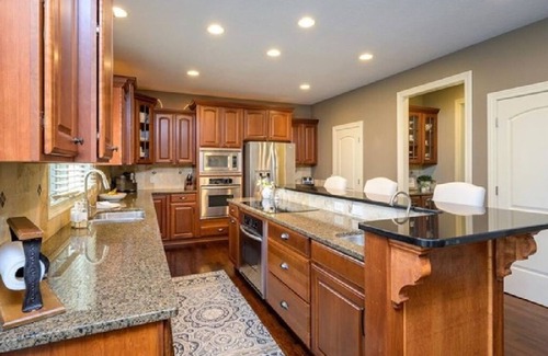 Waukee Casa | Corporate Executive Home King Beds Strong Wi-Fi