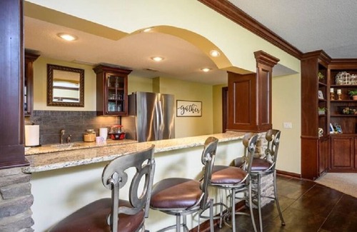Waukee Casa | Corporate Executive Home King Beds Strong Wi-Fi