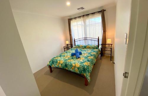 Wellard Casa | Corporate Executive Modern 5bedroom Family friendly home - Disabled Access & Disability Modified