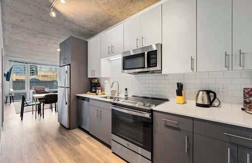 River North Hotel | Corporate-Friendly 4BR Stylish & Central