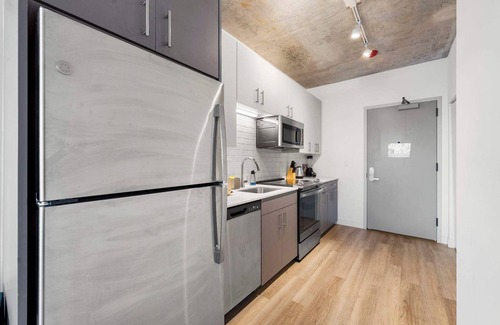 River North Hotel | Corporate-Friendly 4BR Stylish & Central