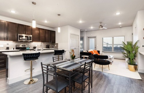 Grand Prairie Apartamento | Corporate Housing by MGM