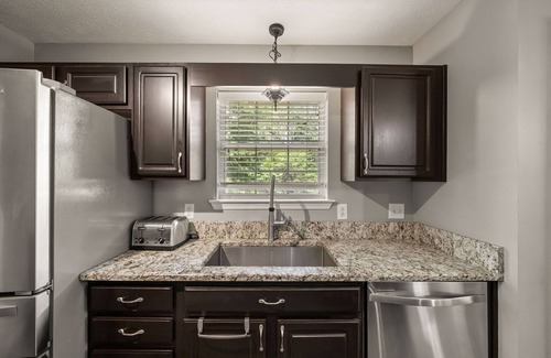 Nashville Casa | Corporate Rental-4 Bedroom House in Nashville on End of Culdesac.