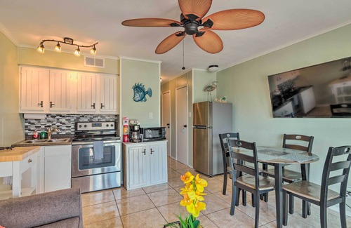 North Beach Condominio | Corpus Christi Condo w/ Community Amenities!