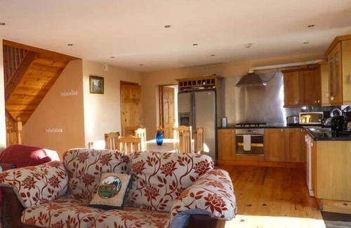 Derreennatra Cabaña | CORR AN DROMA, pet friendly, with open fire in Schull, County Cork