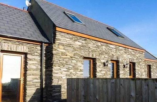 Derreennatra Cabaña | CORR AN DROMA, pet friendly, with open fire in Schull, County Cork