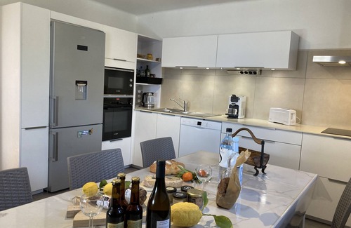 Coti-Chiavari Villa | Casa de piedra corsa con piscina y vista del golfo de Cupabia