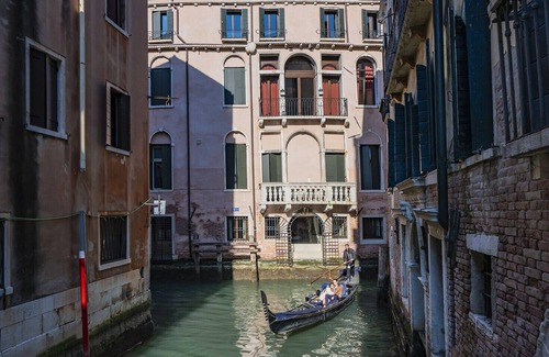 Castello Apartamento | Corte Rubbi 1 A True Canal-side Experience