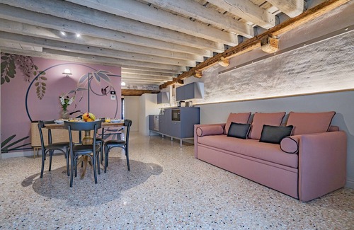 Castello Apartamento | Corte Rubbi 5514 Two-bedroom with Canal View