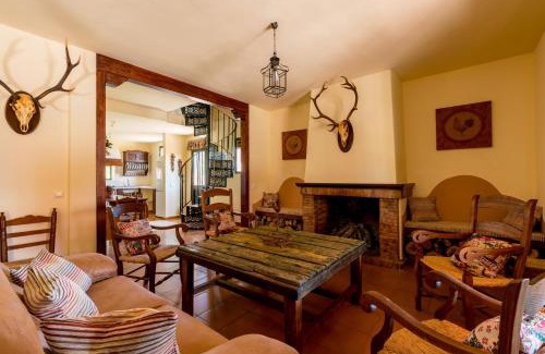 Constantina Casa | Cortijo El Carmen Finca El Revuelo
