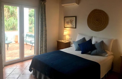 Ojen Chalet De Esquí | Cortijo Huerta la Casa