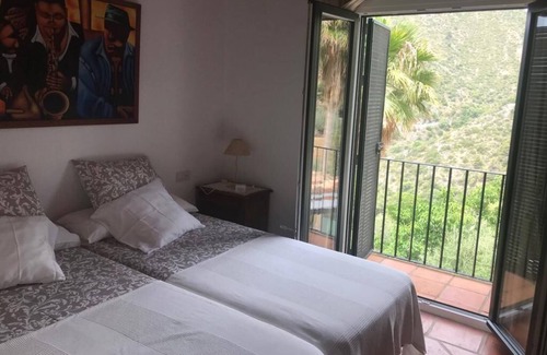 Ojen Chalet De Esquí | Cortijo Huerta la Casa