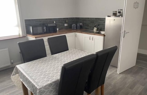 Roscoe Apartamento | Cortoon Inn, Family Room 1 (1DBL +2SGL)