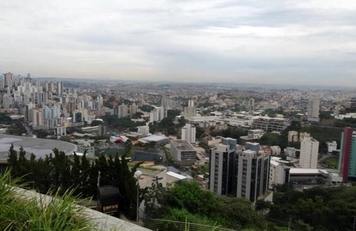 Palmeiras Casa | Calidez con vista privilegiada en BH