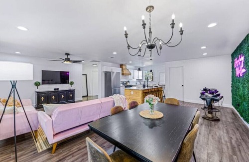 Fort Worth Casa | Cosmic Cowgirl 3 minutes from the Stockyards!