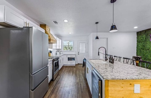 Fort Worth Casa | Cosmic Cowgirl 3 minutes from the Stockyards!