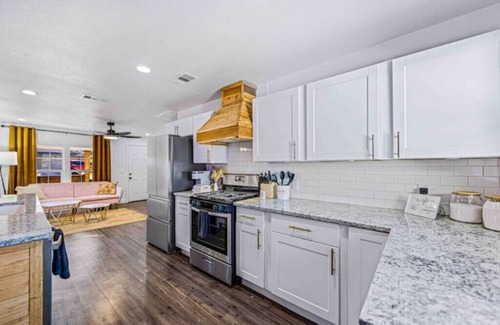 Fort Worth Casa | Cosmic Cowgirl 3 minutes from the Stockyards!