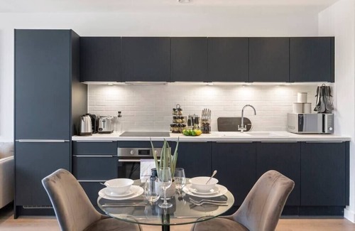 Clock House Apartamento | Cosmopolitan Living: Upscale 1BR Gem in Beckenham