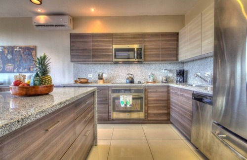 Playa Hermosa Casa | ¡Lo mejor de ambos mundos! ¡Condominios de lujo modernos a pasos de la playa! Espectacular