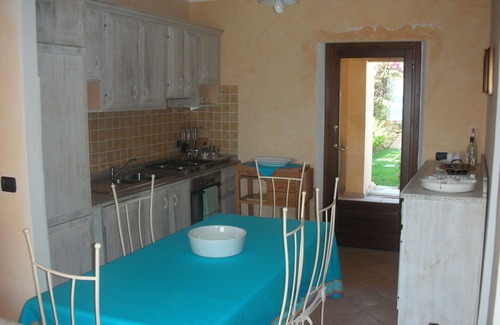 Abbiadori Casa | casa Costa Esmeralda Abbiadori capacidad para 5 personas con jardín y vistas
