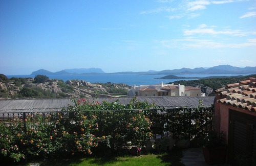 Abbiadori Casa | casa Costa Esmeralda Abbiadori capacidad para 5 personas con jardín y vistas