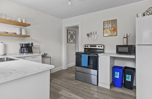 Newport East Casa | Costal Cottage Retreat minutes from Newport, RI