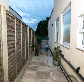 Oakleigh Apartamento | Cosy 1 Bedroom Basement Apartment With Private Patio Area