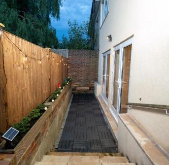 Oakleigh Apartamento | Cosy 1 Bedroom Basement Apartment With Private Patio Area