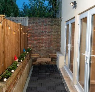 Oakleigh Apartamento | Cosy 1 Bedroom Basement Apartment With Private Patio Area