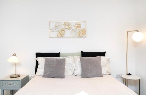 West Hendon Apartamento | Cosy 1 Bedroom Studio walking distance to mall with parking available